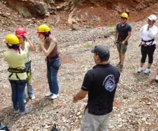  Rappelling instructions 